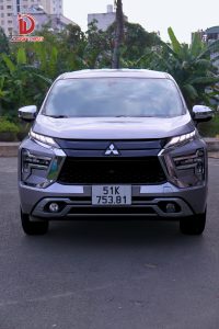 XPander Bạc - Thuê xe tự lái tại TPHCM đầu xe xpander ảnh dọc